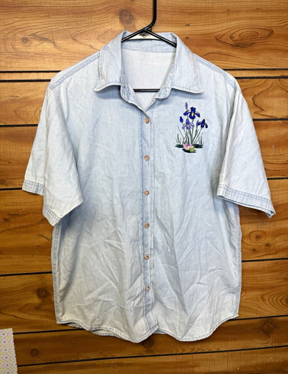 Vintage 90’s Cottage Core Grandma Core Women’s Button Up Embroidered Frog M/L